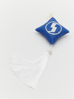 Ромб объемный на присоске SHACMAN (экокожа, синий, белая вышивка, кисть)