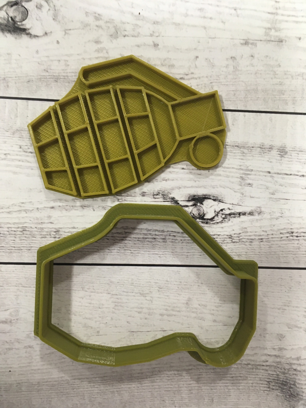 Вырубка пластиковая "Граната штамп" (8*5,5 см)