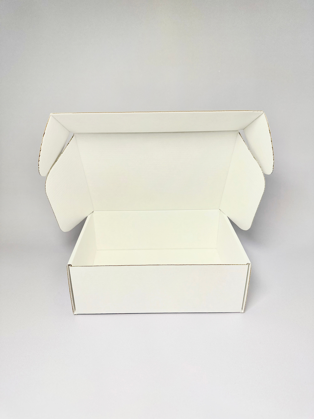Коробка 32 х 22 х 10 см, белая