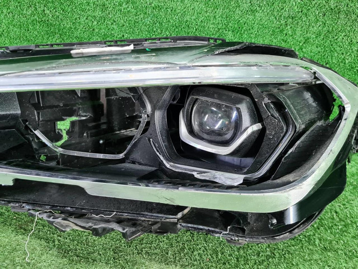 Битая Фара левая BMW X1 F48 (2019-2022) LED