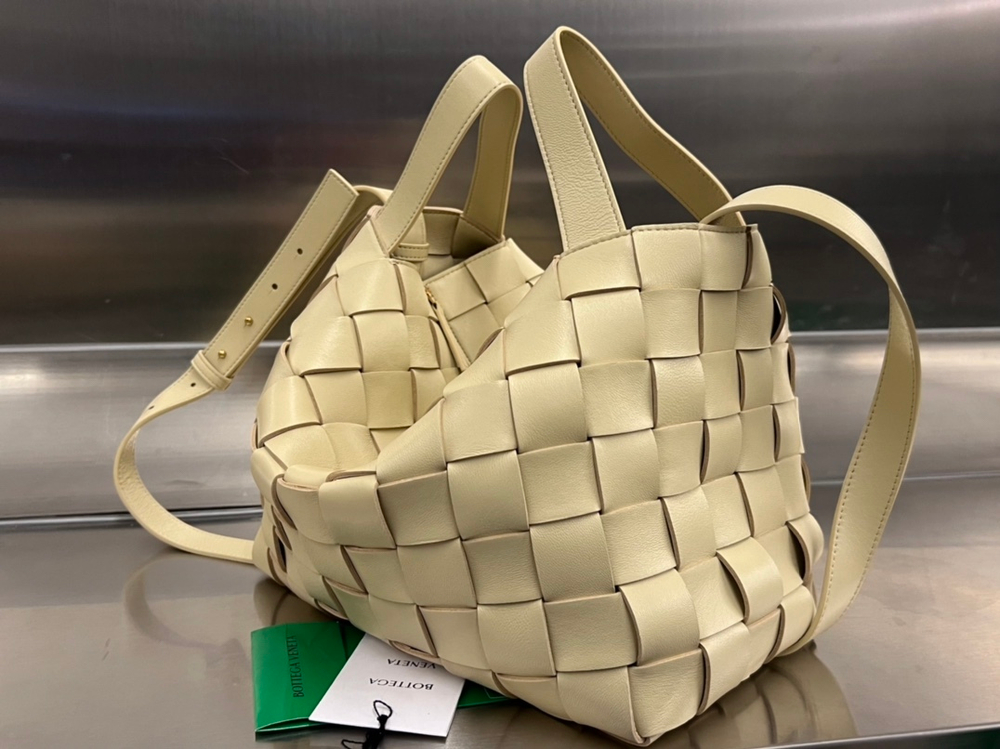 Bottega Veneta Bowling Cassette 28 cm