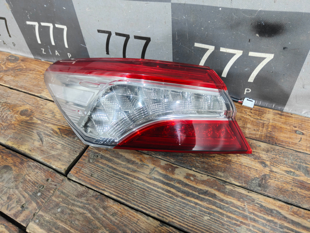 Фонарь зaдний левый LED Toyota Camry (XV70) 17-нв Б/У Оригинал 8156033690