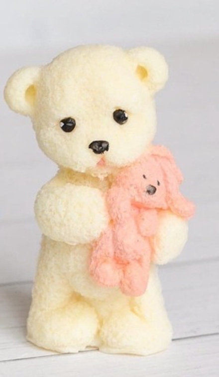 Фигурка из шоколадной глазури "Мишка с игрушкой"