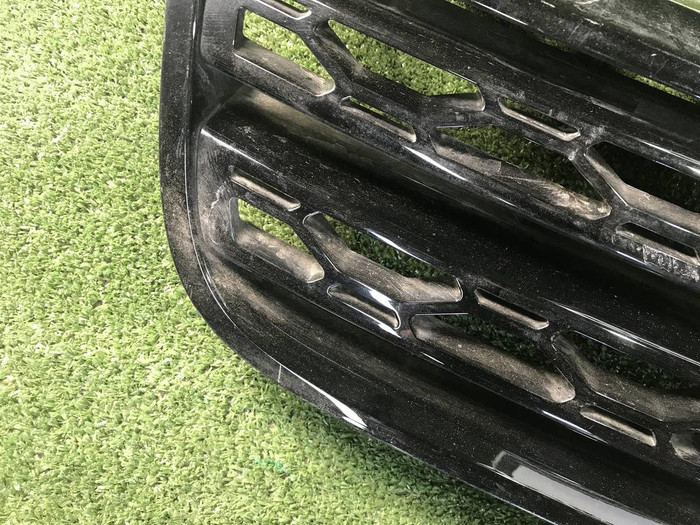 Решетка радиатора Land-Rover Discovery 5 L462 (2016-2021)