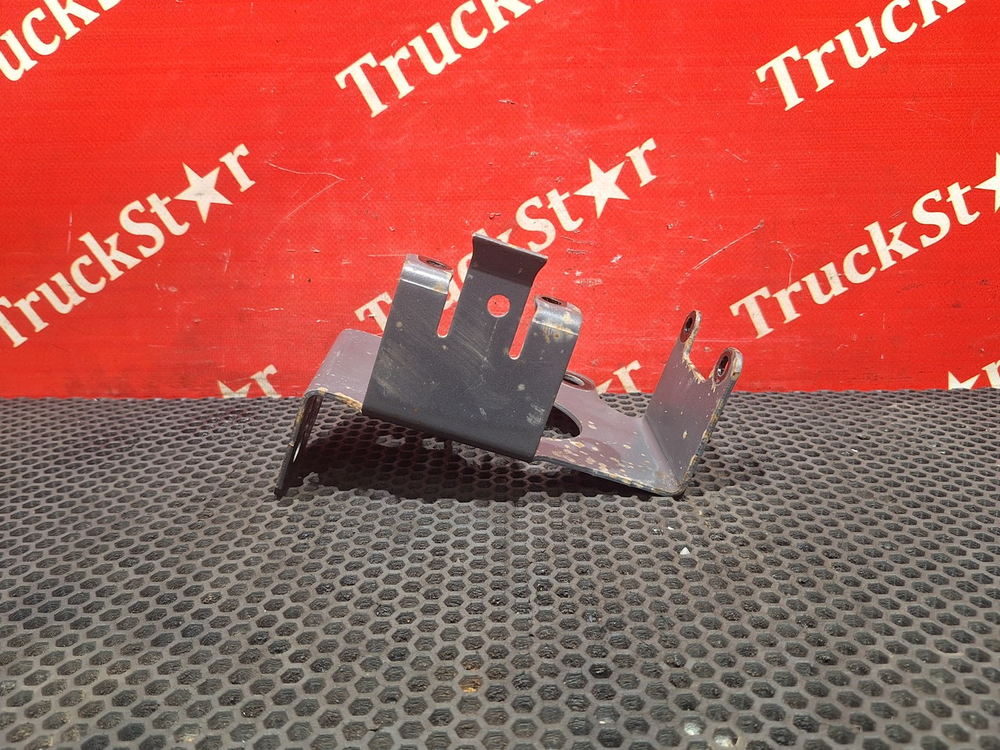 Кронштейн ускорительного клапана