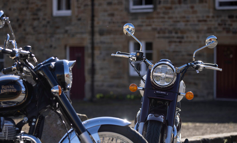 Royal Enfield Classic 650 Black Chrome (Premium)