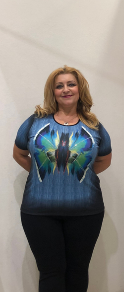 Темно-синяя футболка с принтом "бабочка"