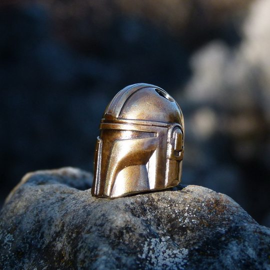 Бусина "Шлем Мандалорец" для темляков или браслетов , латунь
