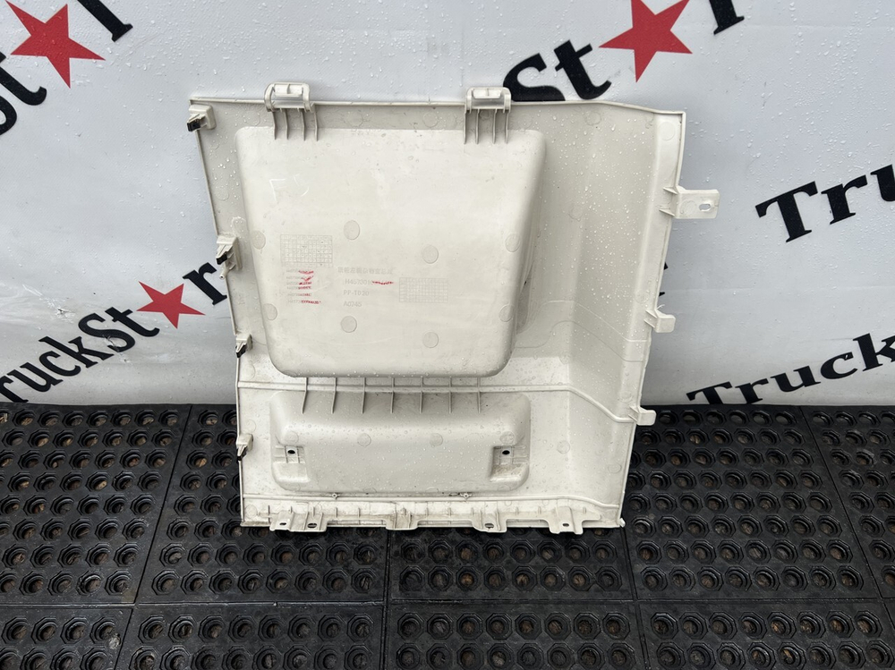 Бардачок вещевой левый 2023г