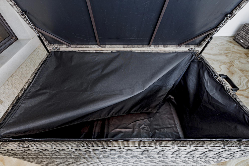 Сундук для хранения ROYAL FAMILY KARL 120 с колёсиками Серый