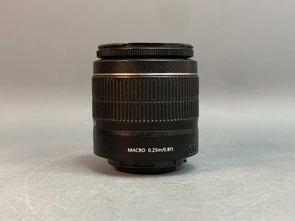 Canon 1100D kit 18-55mm 3.5-5.6 III 21.000 кадров