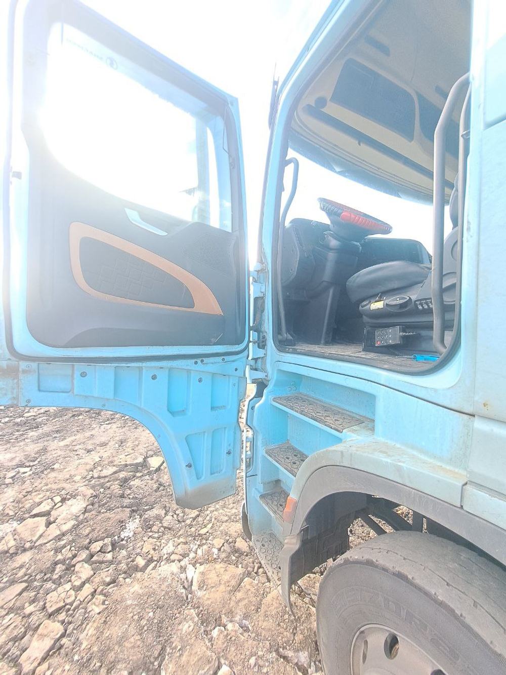 Shacman (Shaanxi) SX* 4x2 Седельный тягач SX4188YY381 (Дизельный, 12,5 л, 473 л.с., МТ)