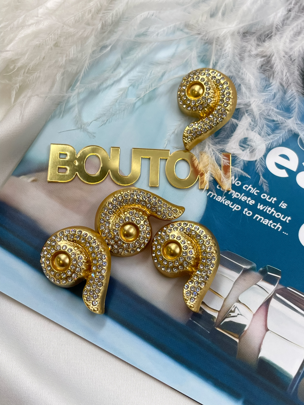 Пуговицы Скиап. в форме ракушки со стразами