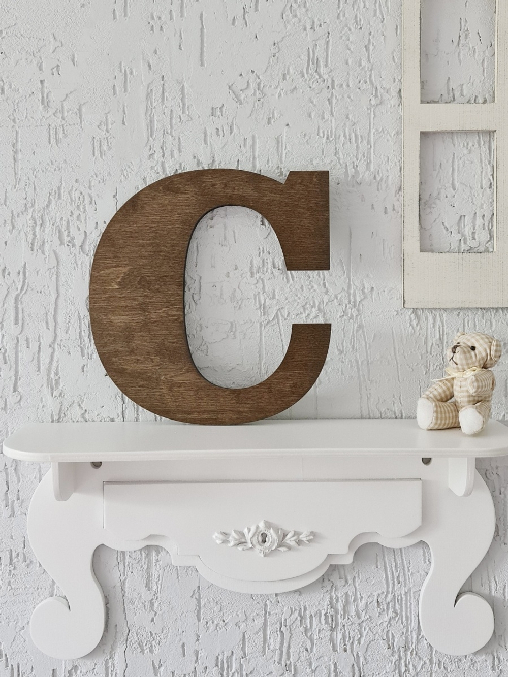 Буква английского алфавита деревянная настенная