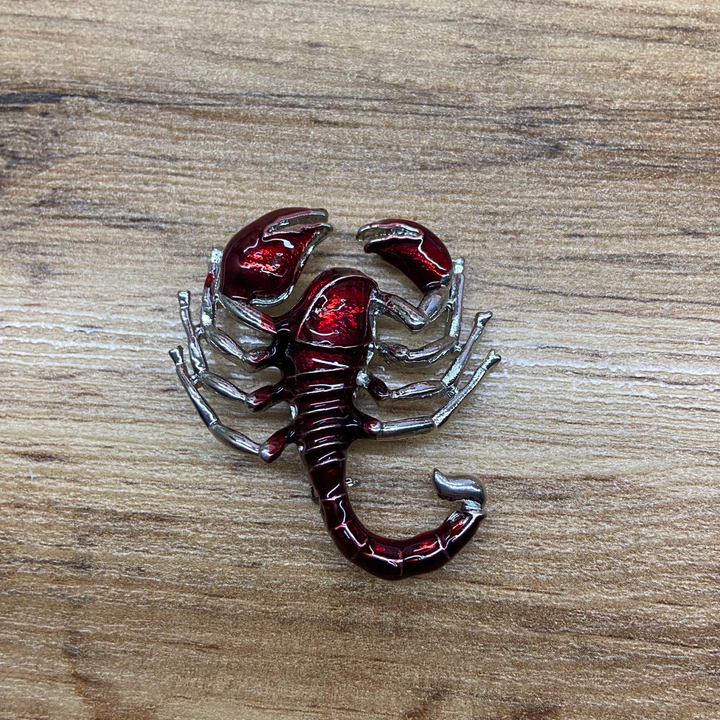 Брошь Скорпион эмаль красная металл серебристый
