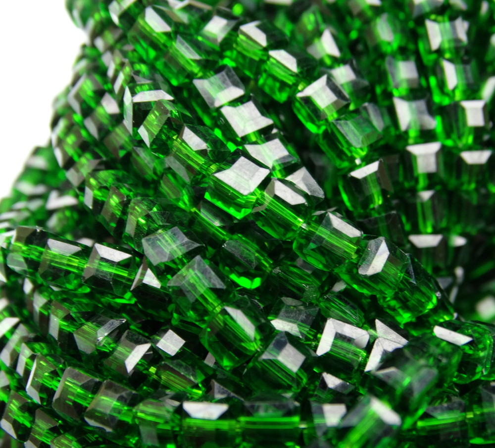 БВ022НН4 Хрустальные бусины квадратные, цвет: темно-зеленый, размер 4 мм, кол-во: 44-45 шт.