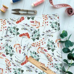 Ткань кулирная гладь брусника со смородиной на белом фоне