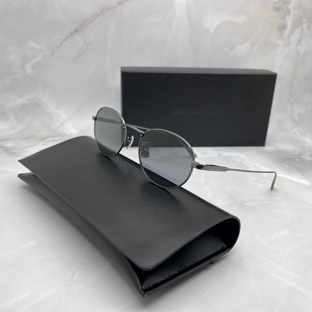 Солнцезащитные очки Yves Saint Laurent