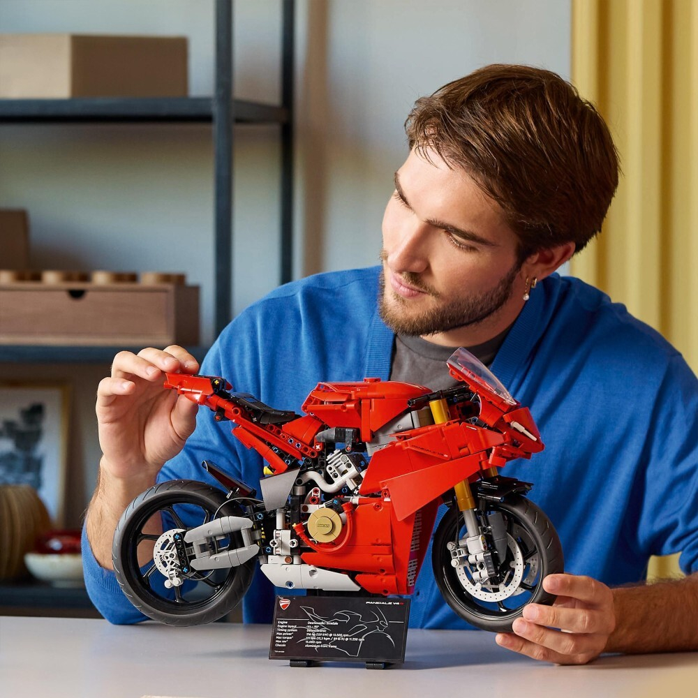 LEGO Technic/ Мотоцикл Ducati Panigale V4 S/ 42202