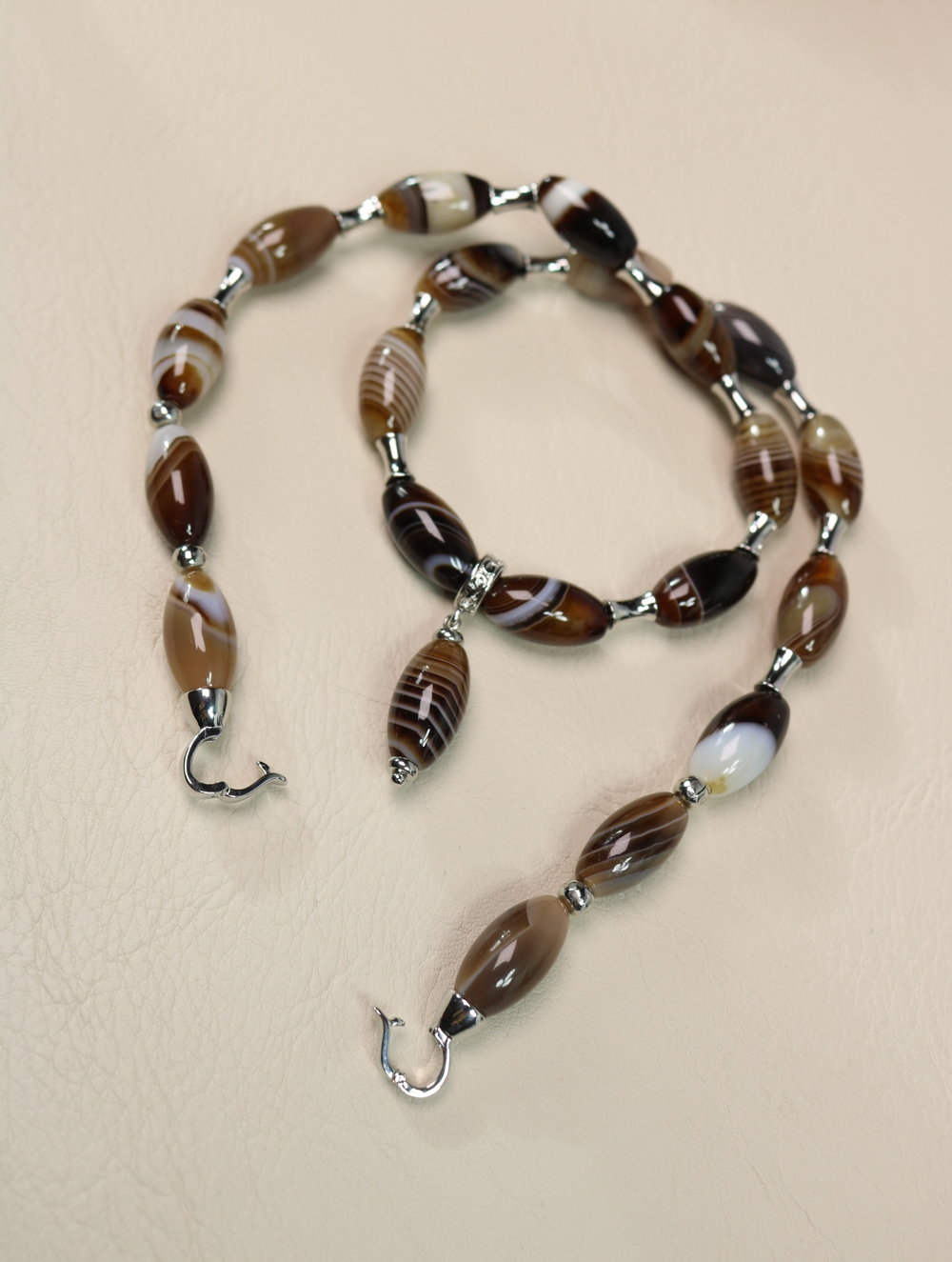 Чокер-колье из полосатого агата «Линии спокойствия»