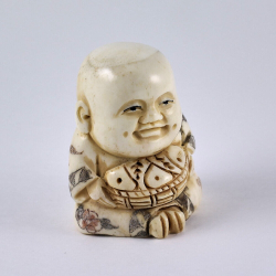 Нэцкэ Мальчик Карако с корзиной рыбы