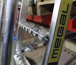 Лестница приставная стеллажная MEGAL ЛПС - 2,5 с поручнями