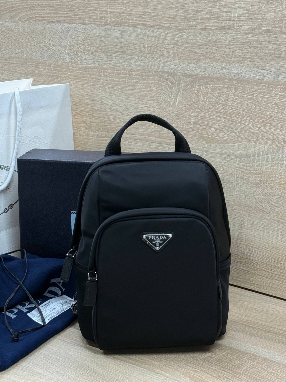 Рюкзак-слинг Prada