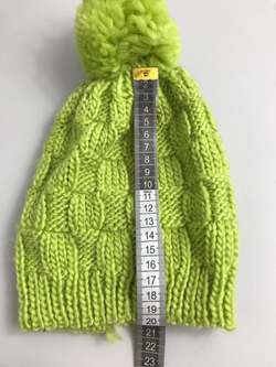 Шапка зеленая с помпоном на 9+ лет