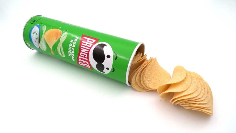 Чипсы картофельные Pringles Сметана и лук 165 г 3 шт