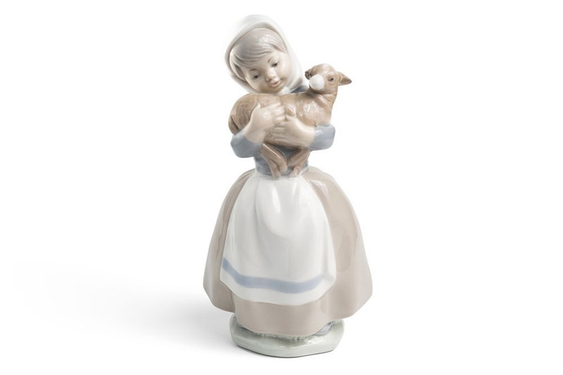 Статуэтка «Девочка с овечкой»