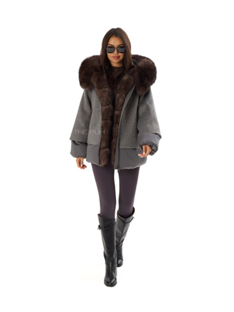 Комбинированный серый пуховик с мехом песца