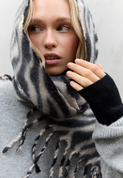 STRADIVARIUS Шарф с анималистичным принтом, коричневый