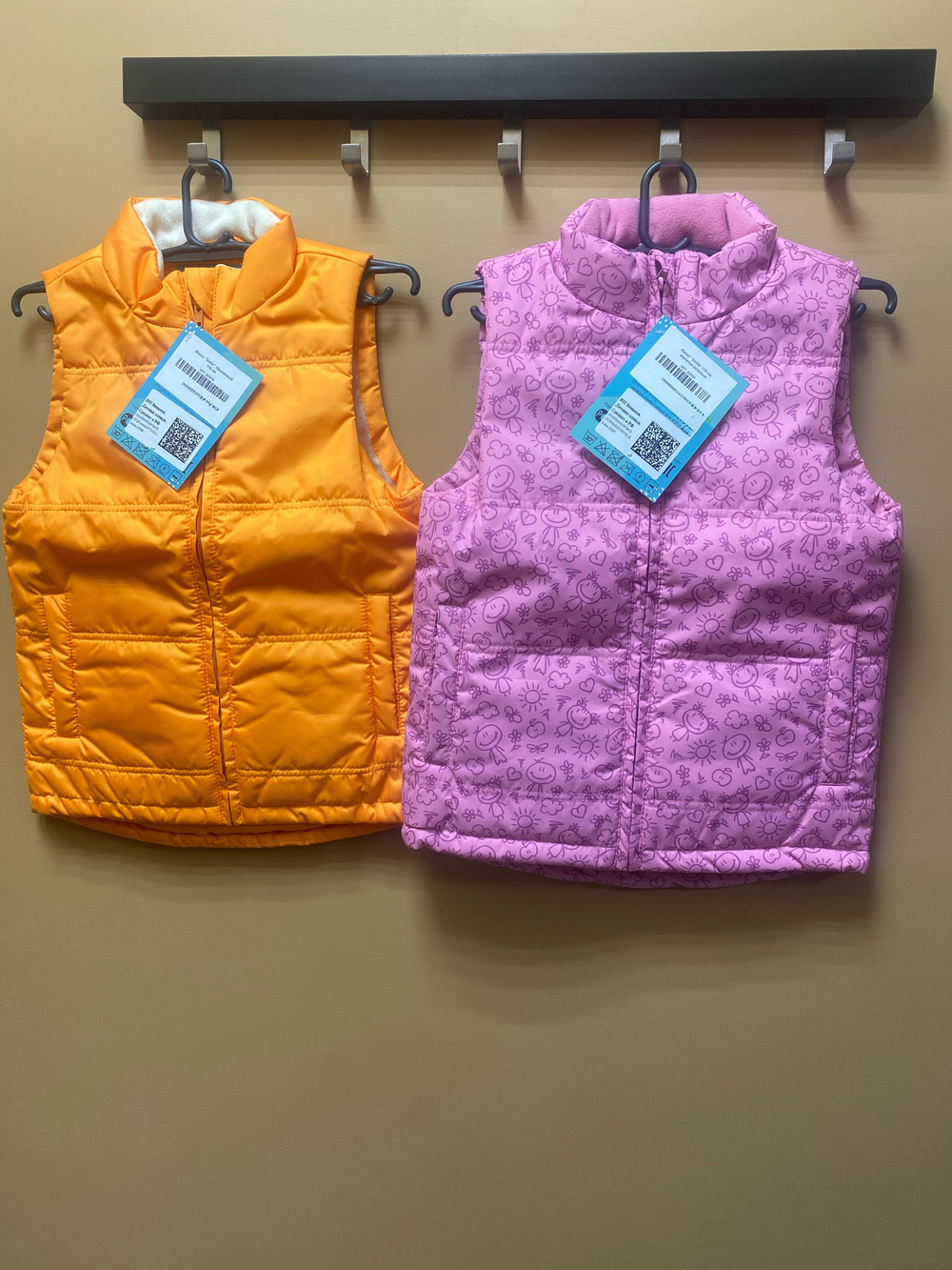 Жилет "Smile" на молнии с утеплителем на рост 116см