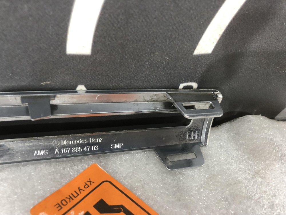 Молдинг решетки радиатора GLE (V167) AMG 18-нв Б/У Оригинал A1678854703