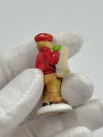 Фигурка Мальчик с газетой Department 56