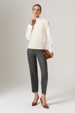 23092 Жилет женский (молочный)