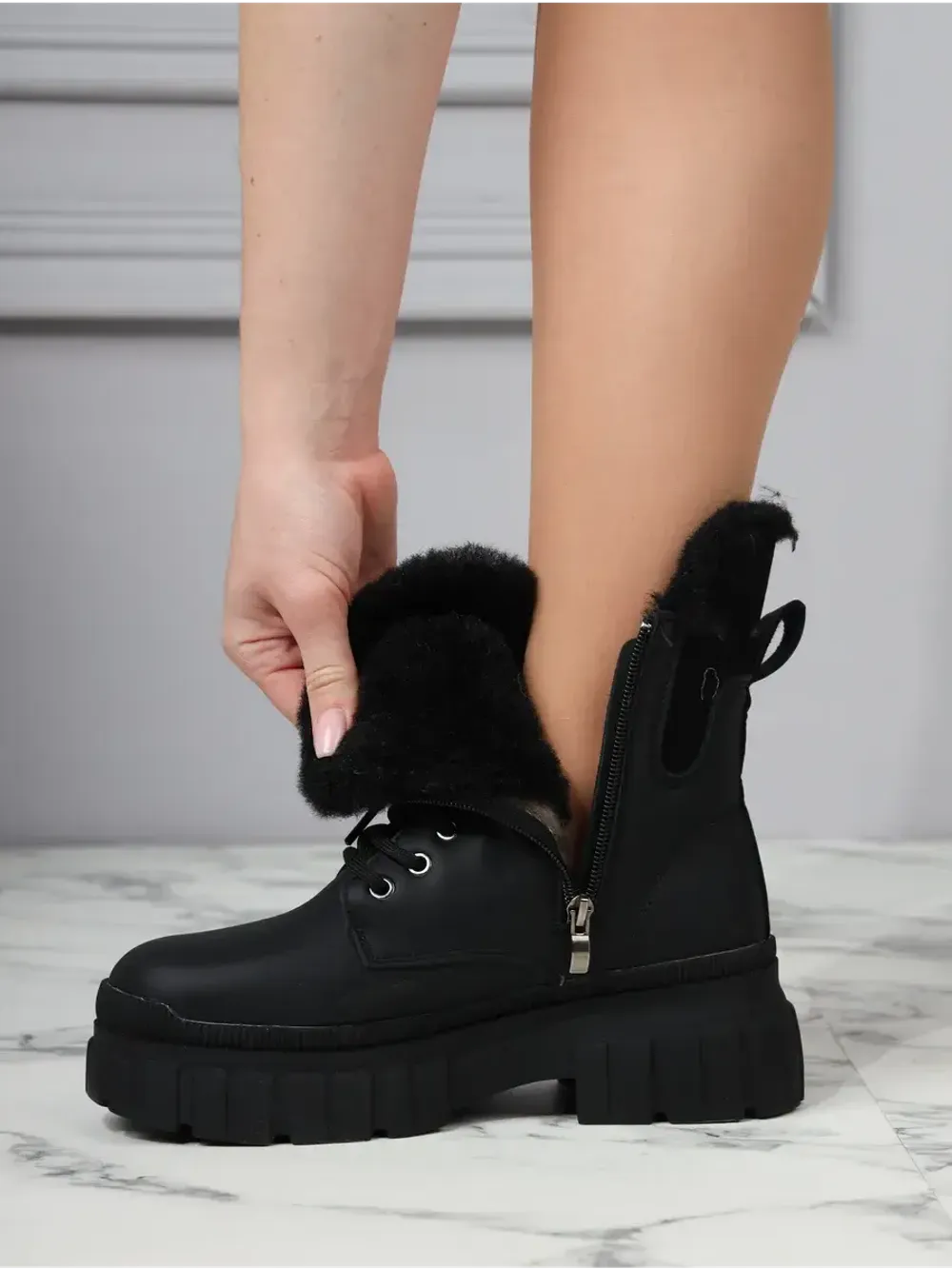 Зимние ботинки на высокой платформе