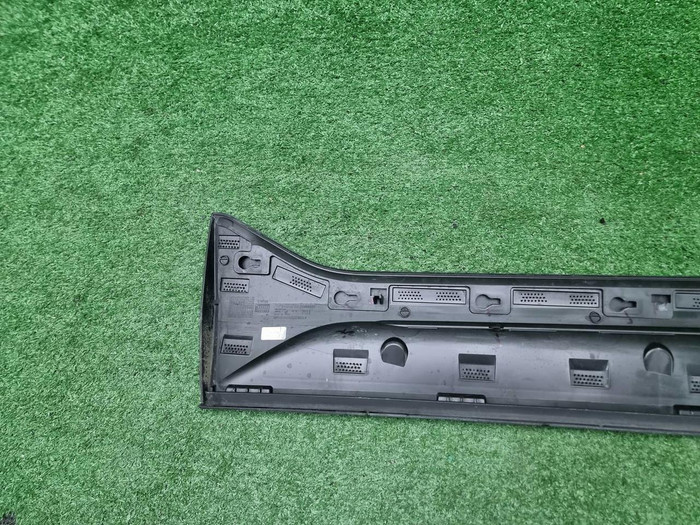 Накладка двери передняя правая Volvo XC40 (17-н.в)