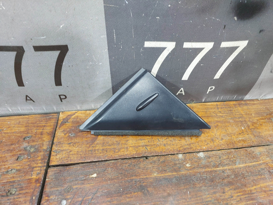 Накладка двери передней правой Toyota Highlander 4 (U70) 19-нв Б/У Оригинал 674950E010