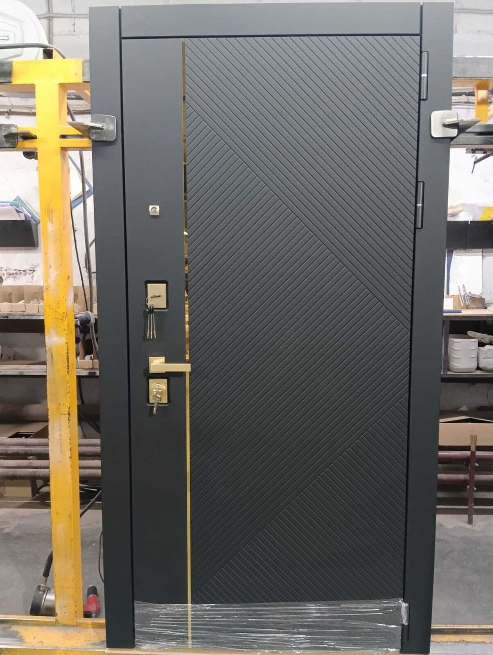 Дверь входная Аделина  молдинг золото   ЭВЕРЕСТ