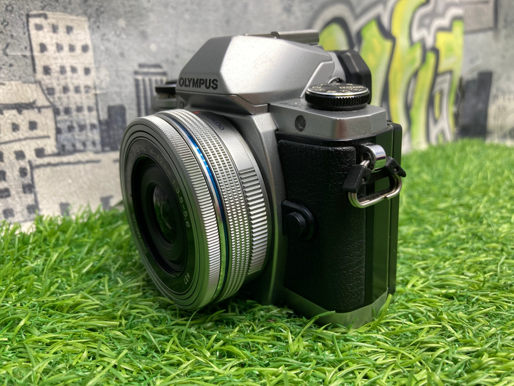 Olympus OM-D E-M10 kit 14-42mm 3.5-5.6
