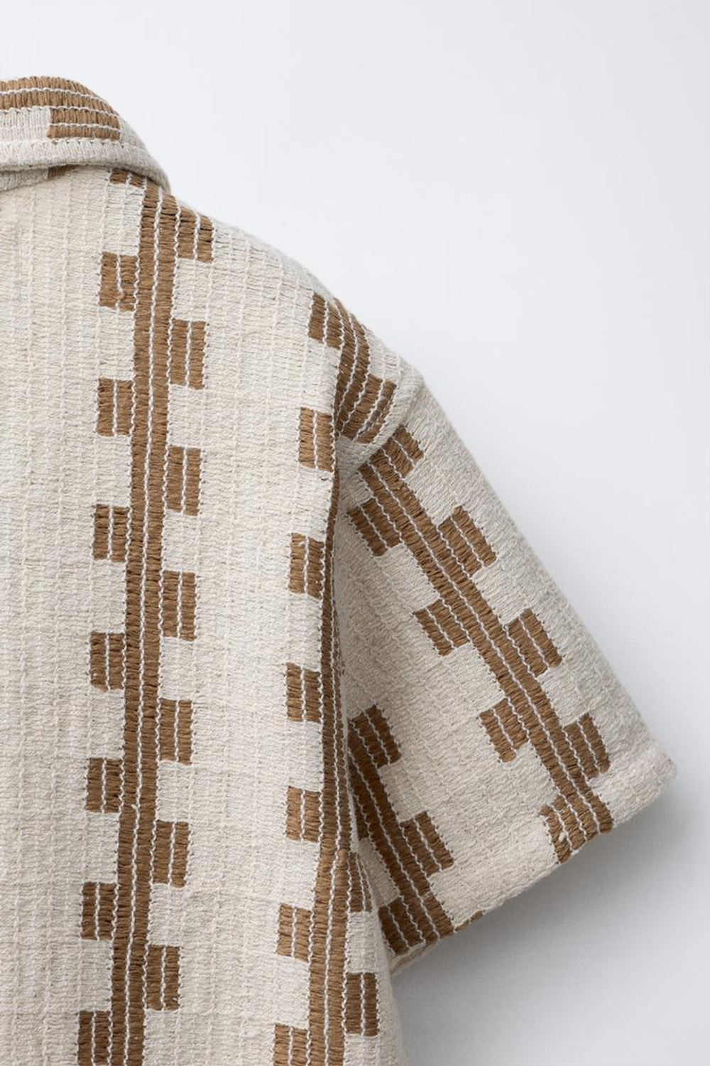 ZARA РУБАШКА С КОНТРАСТНЫМ ПРИНТОМ, СВЕТЛО-БЕЖЕВЫЙ