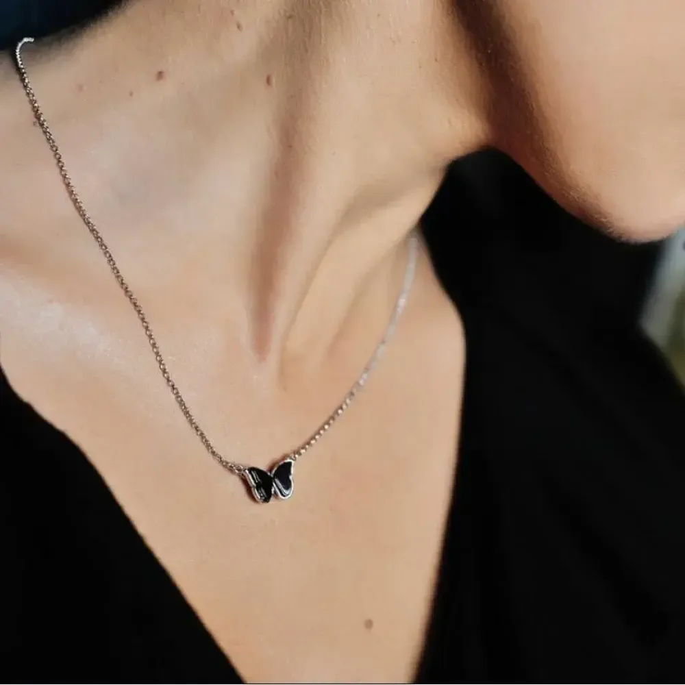 Колье Бабочка с вишневым янтарем