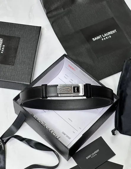 Ремень Saint Laurent с пряжкой CHARNIERE из гладкой кожи, чёрный