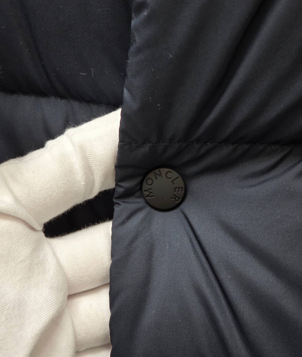 Пуховик Moncler