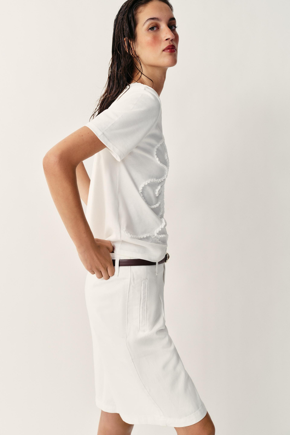 ZARA ФУТБОЛКА С ОБЪЕМНЫМИ ЦВЕТАМИ, БЕЛЫЙ
