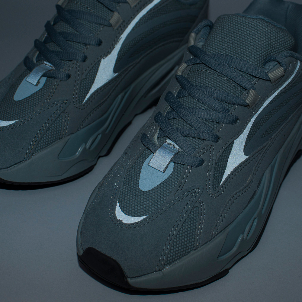 Кроссовки Adidas Yeezy Boost 700 v2 Hospital Blue