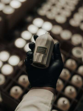 Экстракт Amouage Oud Zuhal — благородная глубина уда в коллекции Essences!