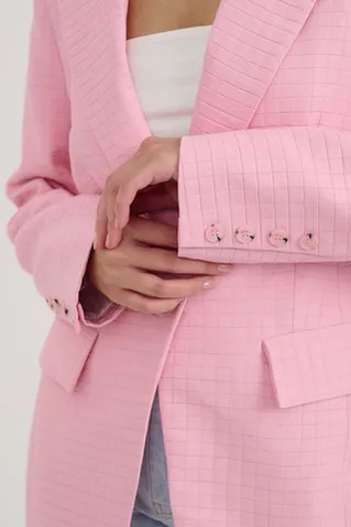 Приталенный жакет со стежкой розового цвета