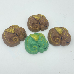 Форма пластиковая Дракон клубочком 42 мм (4 ячейки)